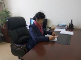 伟德国际victor1946-尤凤丽老师-工作照